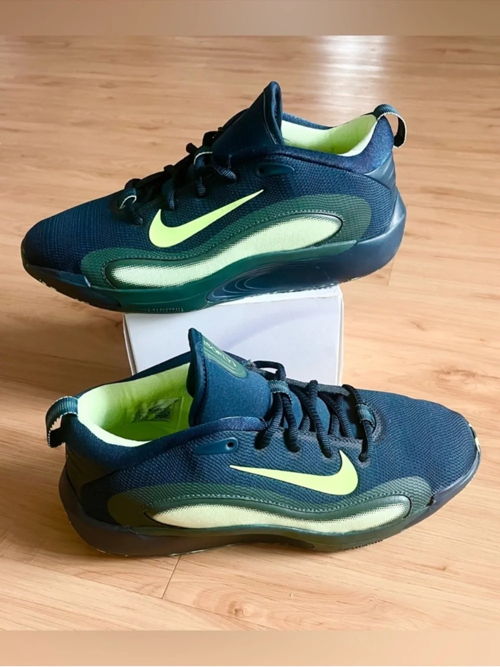 Nike Isofly GS Navy Blue Green Kid Size 6.5Y or 8 Womens Sneakers Shoes